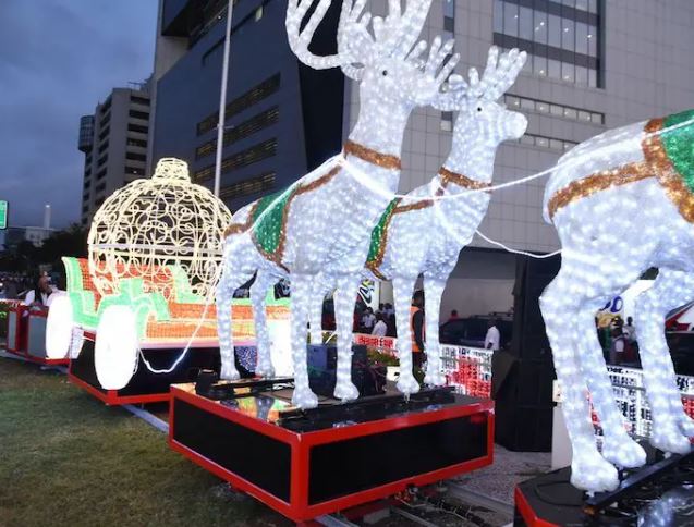 Zenith Bank activates spirit of Christmas with Ajose Adeogun Street Light-Up

