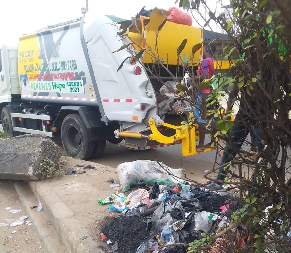 Egbe Idimu: Balogun Acquires New Compactor Bolsters Clean-Up Initiative