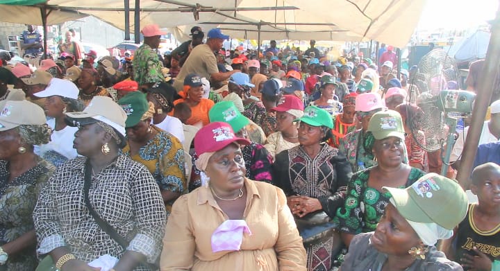 Olumegbon distributes food, cash empowerment to constituents