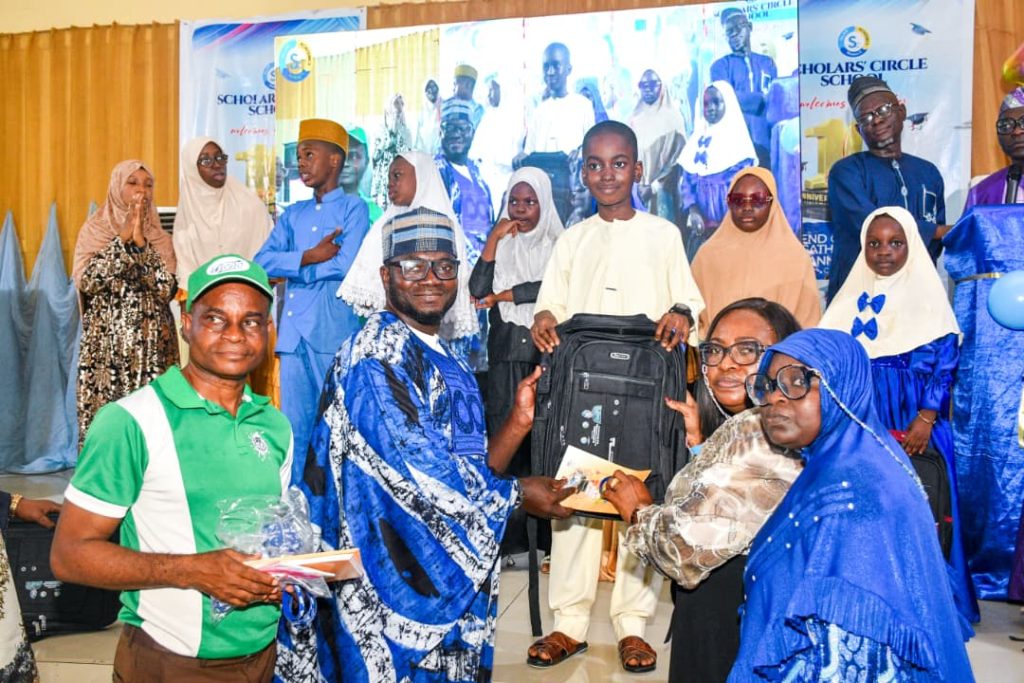 Mayor Dele Oshinowo Revives Students' Passion for Learning