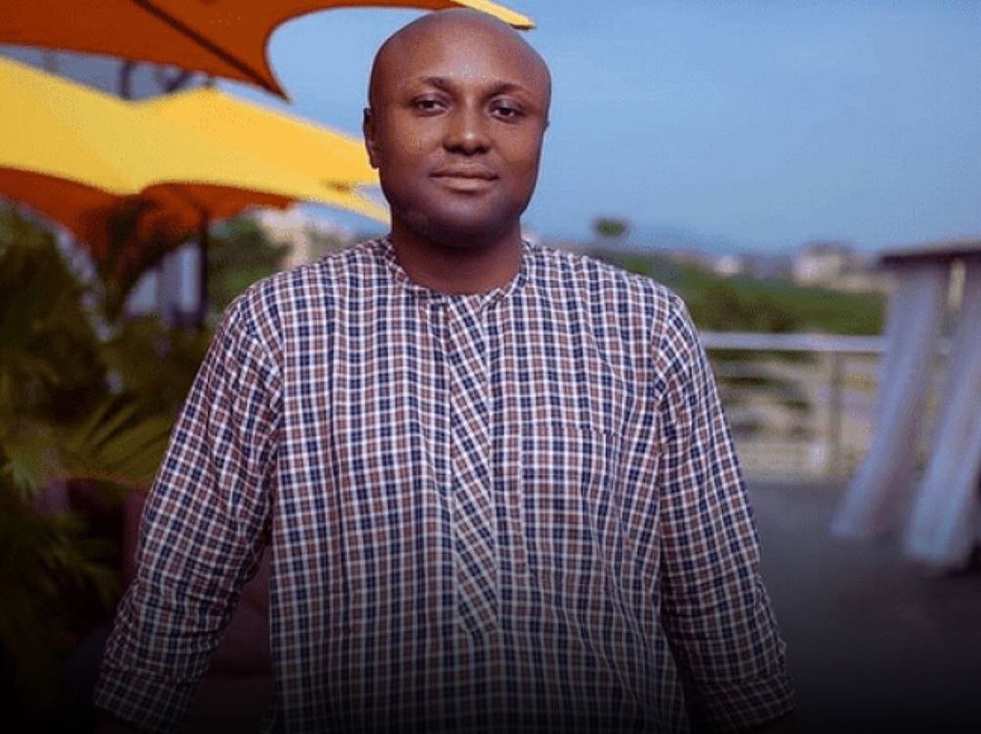 Davido’s aide, Isreal calls out ex-girlfriend for dumping him over ₦150