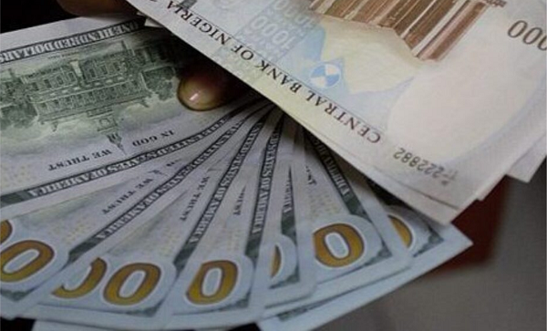 Naira falls to N1,600 per $1