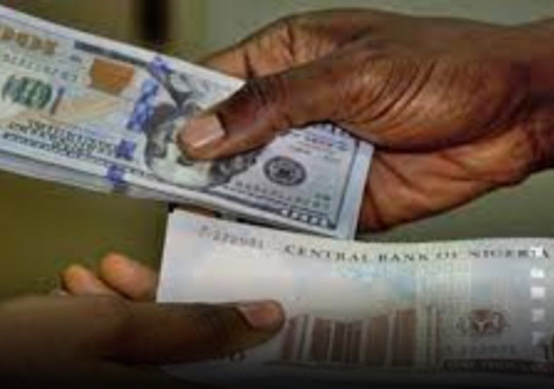 Naira appreciates to N889.86/$1 at official market