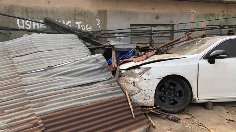 4 hospitalised as car crashes into Lagos building