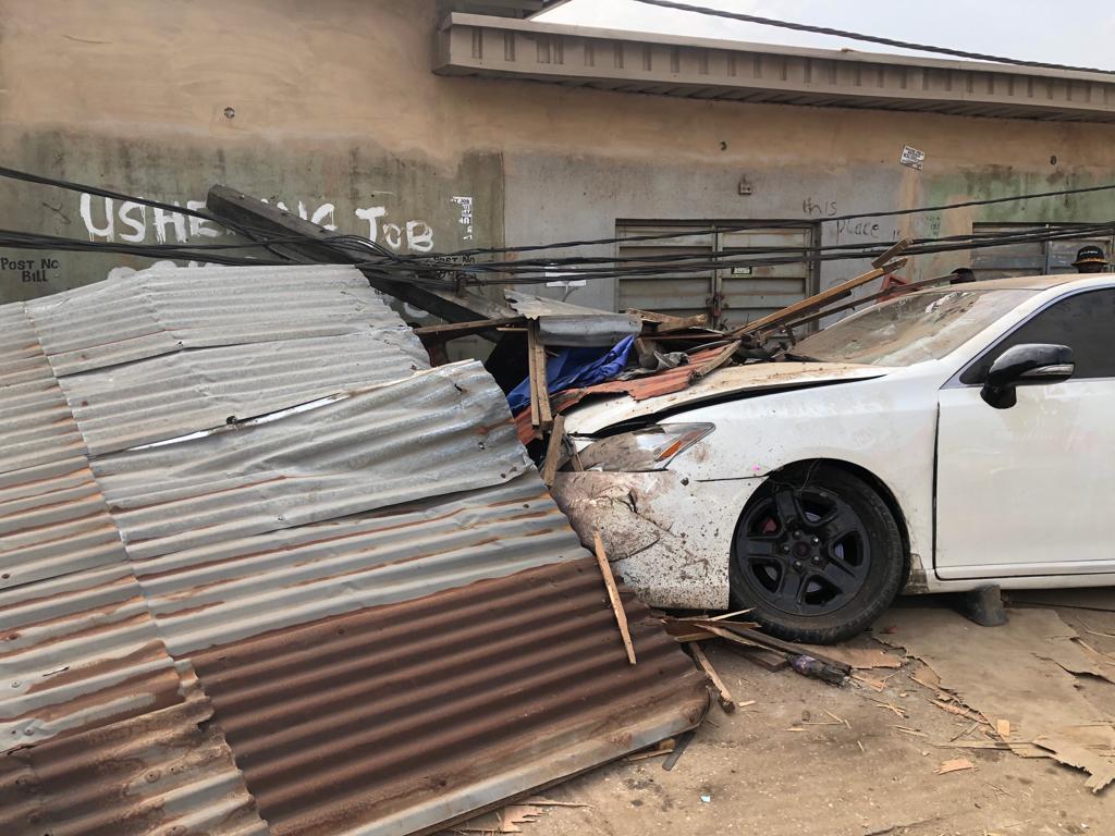 4 hospitalised as car crashes into Lagos building