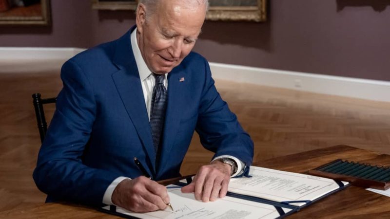 Biden signs spending bill to prevent govt. shutdown