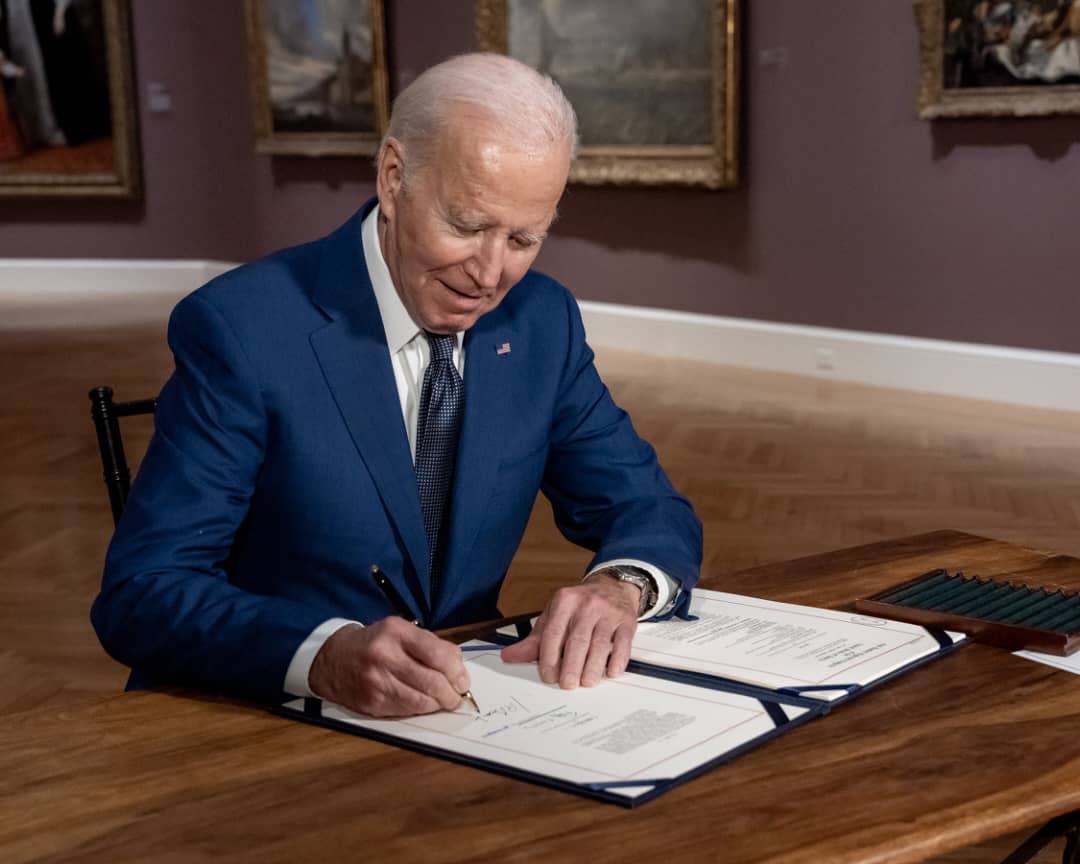 Biden signs spending bill to prevent govt. shutdown