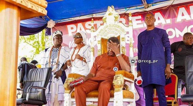 Reactions trail picture of Adeboye sitting on Oyo monarch's throne