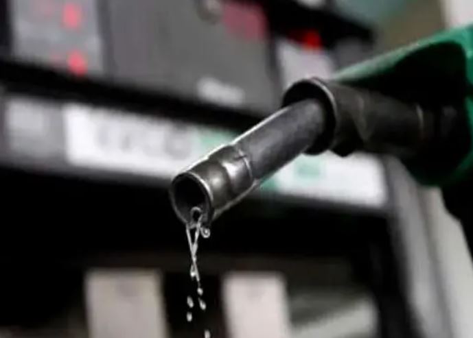 Price of petro reportedly surges to N1300 per litre as depots experience shortages