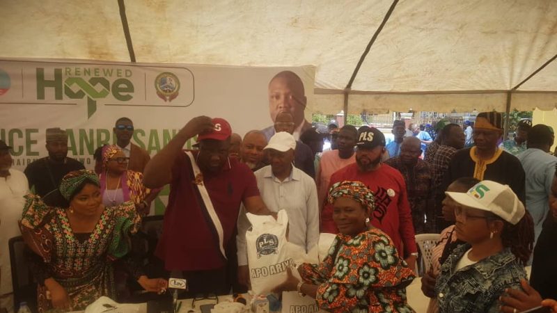 Amuwo Odofin Council Boss Sanusi gives over 2000 residents bagged foodstuffs