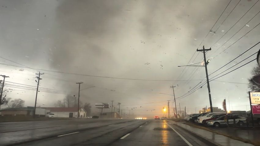 Tornadoes kill 4, injure 12 Michigan