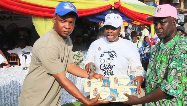 Olumegbon distributes food, cash empowerment to constituents