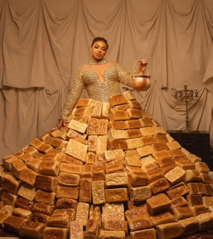 Guinness World Records reacts to Queen Atang’s viral bread-inspired AMVCA outfit
