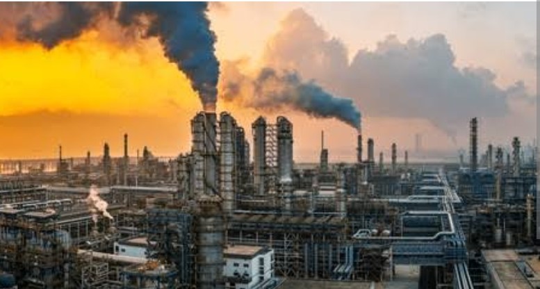 Dangote refinery cuts petrol gantry price to N1,250 per litre