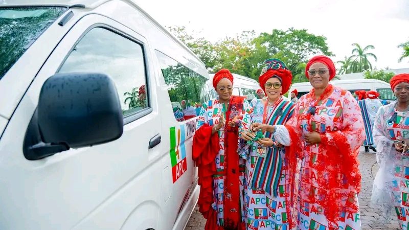Remi Tinubu pledges grassroots support, donates cars to APC women leaders