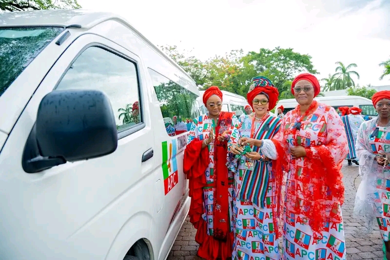 Remi Tinubu pledges grassroots support, donates cars to APC women leaders