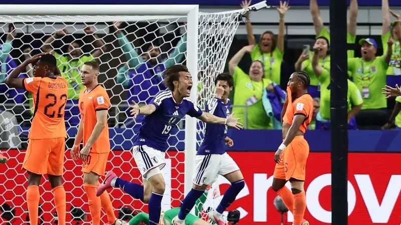 Japan strike late to hold Netherlands in thrilling 2-2 World Cup draw
