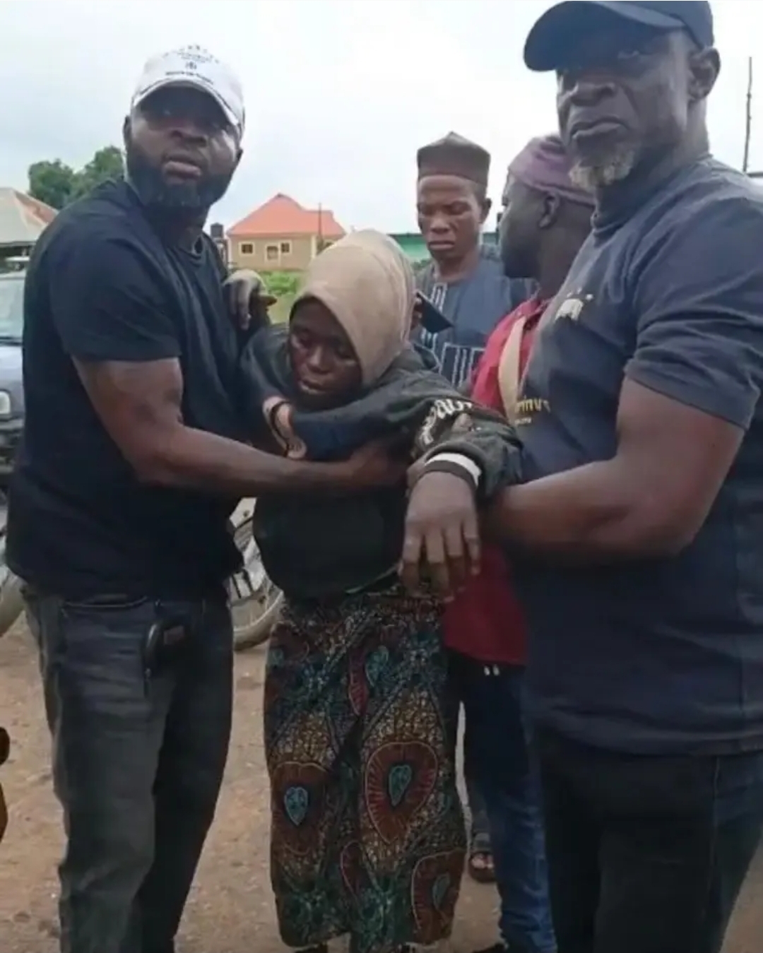 Iru Ekun operatives rescue Oyo woman, son from suspected kidnappers