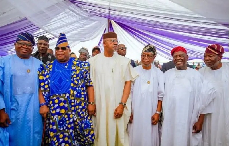 Adeleke, Oyebamiji put politics aside at fidau prayer for APC scribe’s mother in Osun