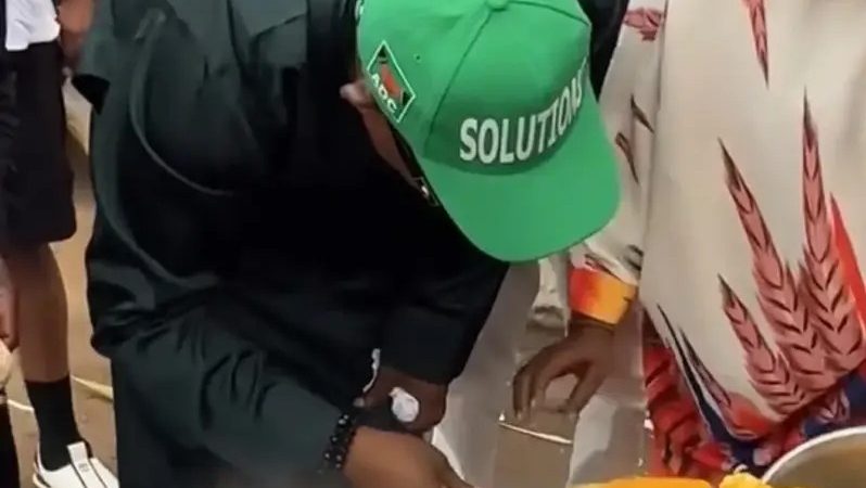 Oyo ADC governorship candidate goes viral after sharing boiled corn with supporters