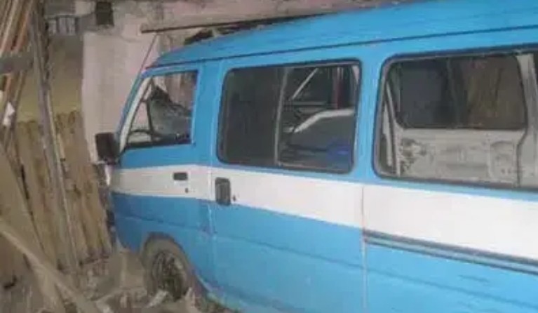 27 killed as bus collides with truck
