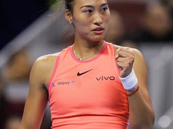 Zheng Qinwen overcomes 5–0 deficit to send Swiatek out