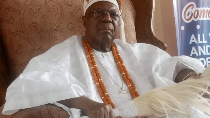 Ogun monarch’s cap removal at church event triggers debate